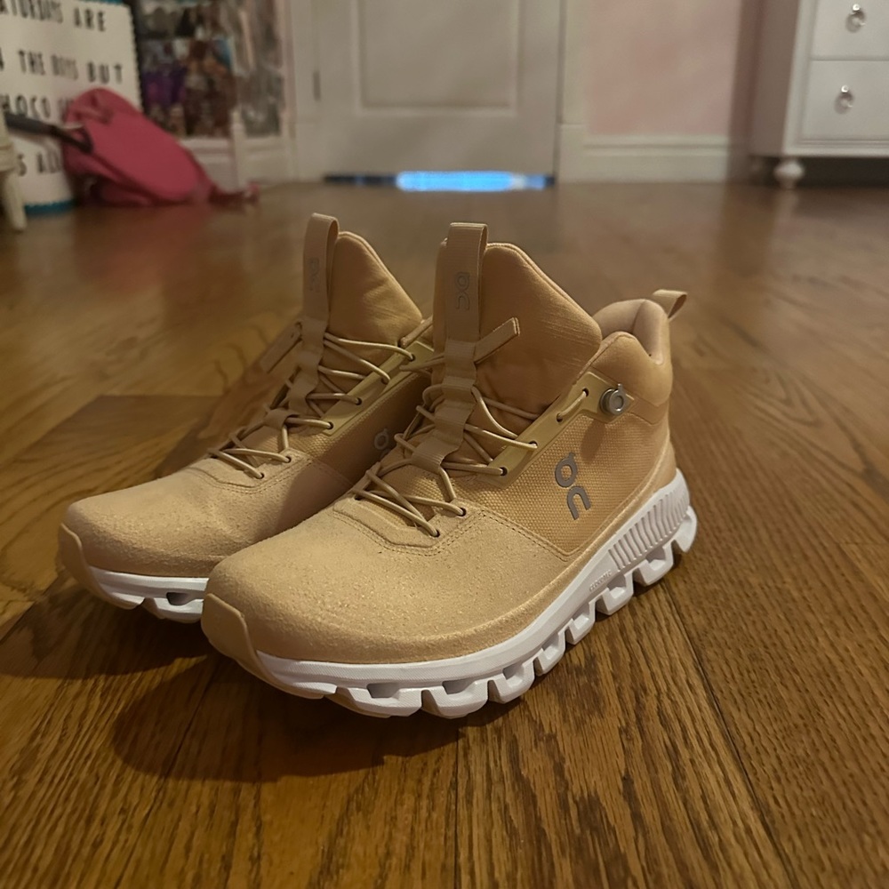 never worn on cloud shoes